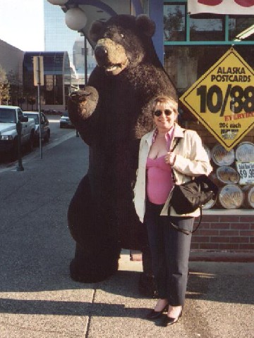 Grizzly outside gift shop